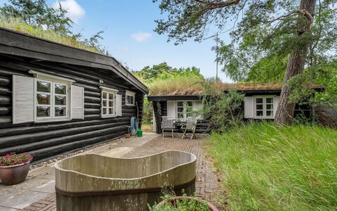 Armund - 50M from the Sea: Holz, Hütte, Zuhause, Garten, Hinterhof, Garten, Gartenmöbel, Estate, Gartenbauten, Schatten