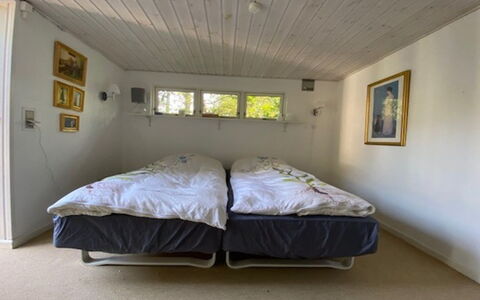 Armund - 50M from the Sea: Holz, Fussboden, Flooring, Interior Design, Schlafzimmer, Möbel, Decke, Bett, Zimmer, Bettdecke
