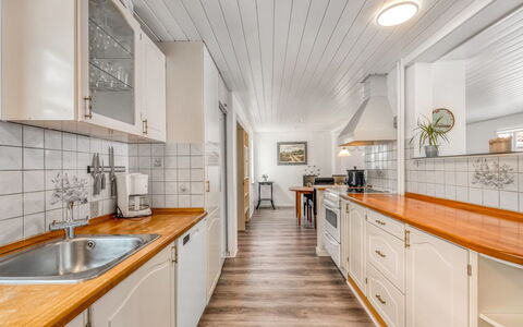 Sinikka - 600M to the Fjord: Flooring, Holz, Fussboden, Holzboden, Decke, Interior Design, Zuhause, Countertop, Küche, Holzbeize