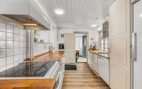 Sinikka - 600M to the Fjord: Flooring, Küche, Holz, Interior Design, Countertop, Decke, Küchengerät, Fussboden, Major Appliance, Cabinetry