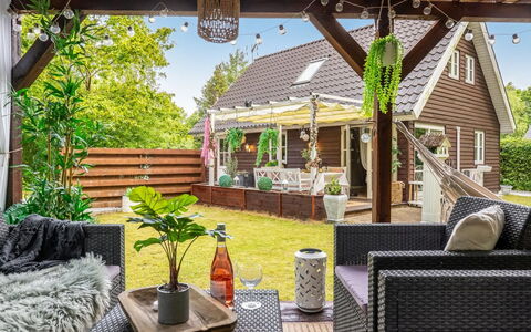 Myrra: Möbel, Holz, Gartenmöbel, Blumentopf, Stuhl, Garten, Veranda, Zuhause, Eco Hotel