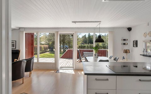 Ulfsten - 2Km from the Sea: Flooring, Interior Design, Holz, Decke, Fussboden, Möbel, Countertop, Küche, Light Fixture, Zuhause