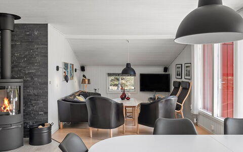 Ulfsten - 2Km from the Sea: Möbel, Flooring, Interior Design, Holz, Fussboden, Holzboden, Wohnzimmer, Zuhause, Tabelle, Stuhl