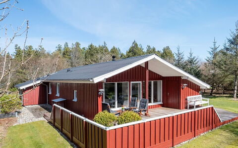 Ulfsten - 2Km from the Sea: Holz, Haus, Zuhause, Dach, Hütte, Hartholz, Schatten, Veranda, Estate, Holzbeize