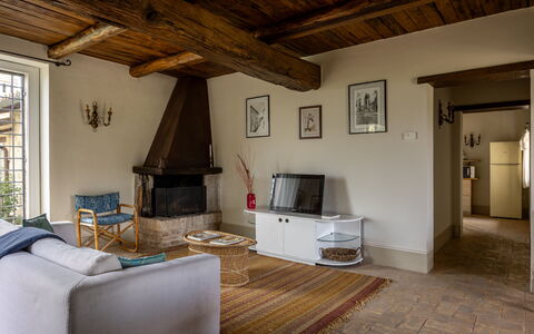 Il Casale al Colle: Möbel, Flooring, Interior Design, Wand, Fussboden, Holz, Decke, Zimmer, Wohnzimmer, Holzboden