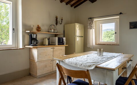 Il Casale al Colle: Möbel, Interior Design, Holz, Flooring, Küche, Decke, Fussboden, Zimmer, Beleuchtung, Tabelle