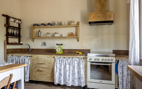 Il Casale al Colle: Interior Design, Möbel, Holz, Küche, Flooring, Cabinetry, Zimmer, Countertop, Fussboden, Zuhause