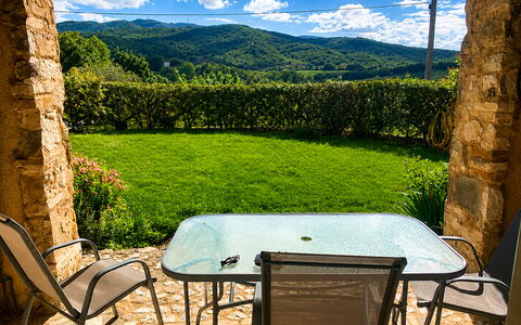 Il Casale al Colle: Möbel, Bergforms, Gartenmöbel, Hügel, Tabelle, Tisch Im Freien, Stuhl, Gebirge, Kaffetisch, Küche & Esszimmer Tisch