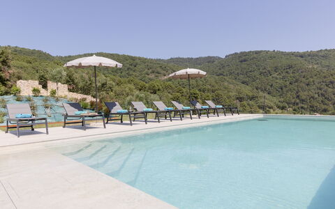Villa Maddalena alla Guglielmesca: Bergforms, Berg, Hügel, Hochland, Schwimmbad, Gebirge, Bergstation, Gartenmöbel, Resort, Eco Hotel