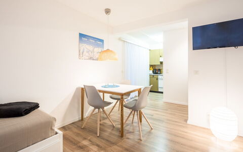 Val Signina 2-9: Möbel, Interior Design, Flooring, Fussboden, Holzboden, Wand, Holz, Decke, Zimmer, Laminatboden