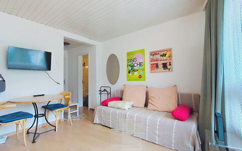 Flüela Lounge: Wohnung, Die Architektur, Wohngebiet, Eigentumswohnung, Verbundwerkstoff, Urban Design, Balkon, Mischnutzung, Schatten