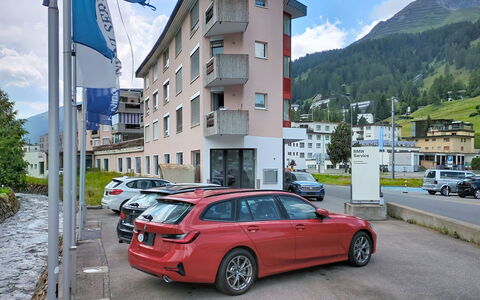 Flüela Lounge: Wohnung, Die Architektur, Wohngebiet, Eigentumswohnung, Verbundwerkstoff, Urban Design, Balkon, Mischnutzung, Schatten