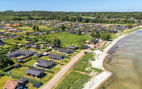 Amma - 15M from the Sea: Wohnung, Die Architektur, Wohngebiet, Eigentumswohnung, Verbundwerkstoff, Urban Design, Balkon, Mischnutzung, Schatten