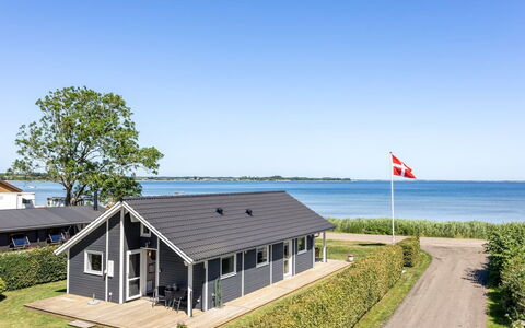Amma - 15M from the Sea: Wohnung, Die Architektur, Wohngebiet, Eigentumswohnung, Verbundwerkstoff, Urban Design, Balkon, Mischnutzung, Schatten