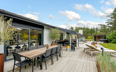 Nitis - 300M to the Fjord: Zuhause, Grundstueck, Möbel, Schatten, Stuhl, Gartenmöbel, Garten, Estate, Landscaping, Tisch Im Freien