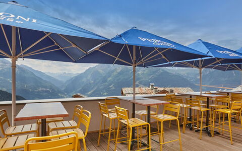La Rosière 621: Gebirge, Restaurant, Regenschirm, Stuhl, Grat, Alpen, Gartenmöbel, Tisch Im Freien, Eco Hotel