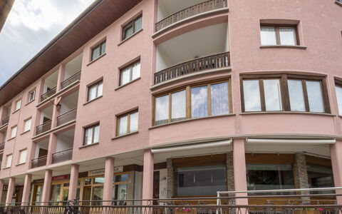 Bormio 37: Wohnung, Die Architektur, Wohngebiet, Eigentumswohnung, Verbundwerkstoff, Urban Design, Balkon, Mischnutzung, Schatten