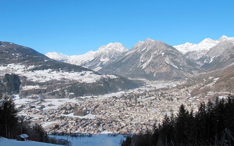 Bormio 37: Wohnung, Die Architektur, Wohngebiet, Eigentumswohnung, Verbundwerkstoff, Urban Design, Balkon, Mischnutzung, Schatten