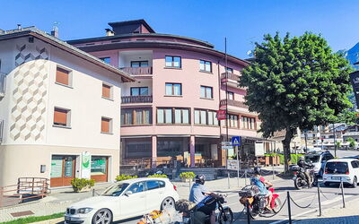 Bormio 37: Wohnung, Die Architektur, Wohngebiet, Eigentumswohnung, Verbundwerkstoff, Urban Design, Balkon, Mischnutzung, Schatten