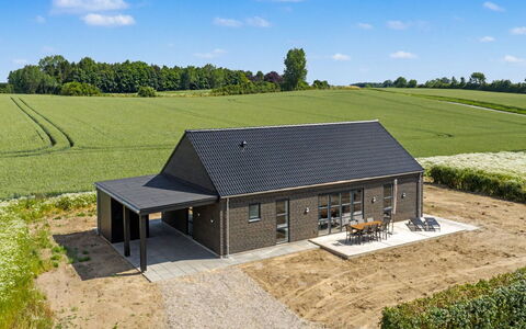 Iolani - 2.2Km from the Sea: Dach, Hütte, Auffahrt, Bauernhaus, Schuppen, Abstellgleis, Garage