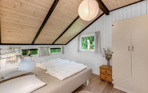 Hege - 1Km to the Fjord: Interior Design, Holz, Decke, Möbel, Bett, Schlafzimmer, Zuhause, Fussboden, Flooring, Beleuchtung