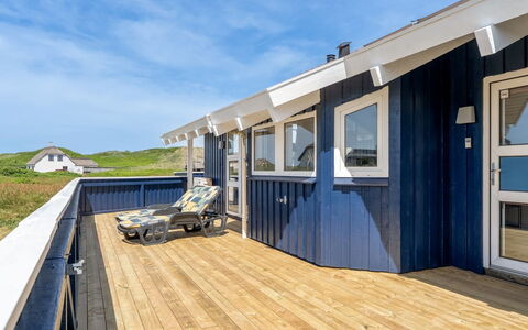 Nis - 75M from the Sea: Blau, Holz, Hartholz, Planke, Schatten, Balkon, Holzboden