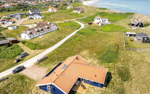 Nis - 75M from the Sea: Haus, Zuhause, Landschaft, Dach, Hütte, Wohngebiet, Grundstueck, Einfach, Ländliches Gebiet, Estate