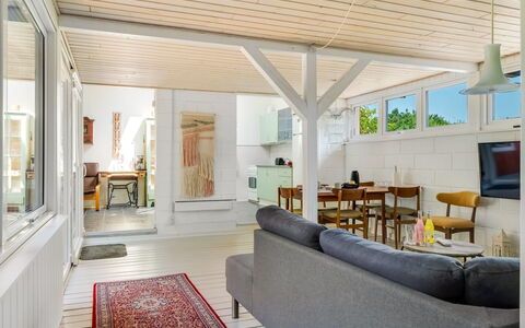 Milo - 200M to the Fjord: Flooring, Interior Design, Holz, Decke, Fussboden, Holzboden, Möbel, Couch, Zimmer, Wohnzimmer