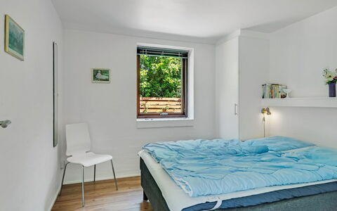Sonsee - 300M to the Fjord: Interior Design, Bett, Möbel, Schlafzimmer, Wand, Flooring, Fussboden, Holz, Decke, Bettdecke