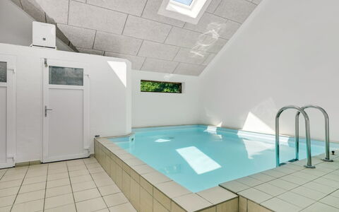 Sonsee - 300M to the Fjord: Decke, Fussboden, Schwimmbad, Dachboden, Daylighting, Design, Armatur, Hotel, Resort, Fliese