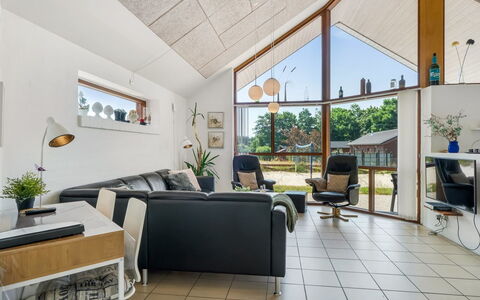 Sonsee - 300M to the Fjord: Interior Design, Flooring, Möbel, Couch, Holz, Decke, Fussboden, Wohnzimmer, Zimmer, Zuhause