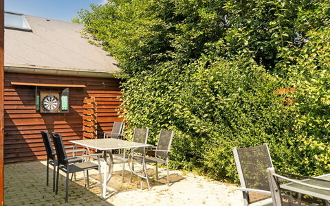 Sonsee - 300M to the Fjord: Strauch, Möbel, Gartenmöbel, Tisch Im Freien, Stuhl, Schatten, Garten, Holzbeize, Hinterhof, Garten