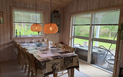 Laris - from the Sea: Möbel, Interior Design, Flooring, Holz, Fussboden, Light Fixture, Decke, Stuhl, Küche & Esszimmer Tisch, Tabelle