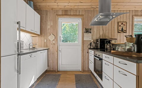 Laris - from the Sea: Küche, Küchengerät, Flooring, Major Appliance, Holz, Countertop, Interior Design, Cabinetry, Fussboden, Decke