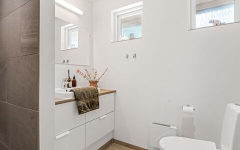 Laris - from the Sea: Flooring, Fussboden, Interior Design, Armatur, Badezimmerschrank, Holz, Sinken, Bad Sink, Badezimmer, Zapfhahn
