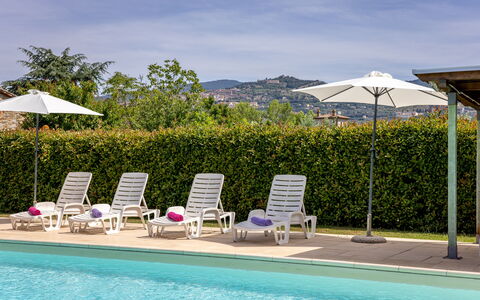 Il Cipresso, Casa Lucia, Cortona: Schwimmbad, Regenschirm, Gartenmöbel, Resort, Schatten, Stuhl, Tisch Im Freien, Sonnenliege, Eco Hotel, Landscaping