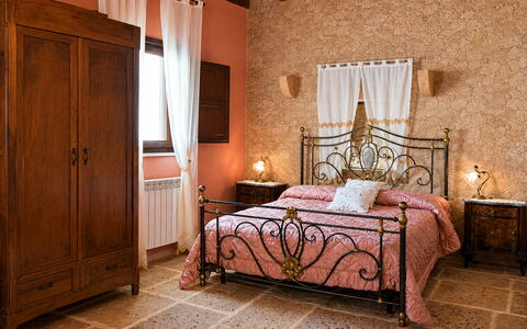 Antica Cascina 191: Möbel, Interior Design, Flooring, Holz, Fussboden, Schlafzimmer, Bett, Schublade, Linens, Zimmer