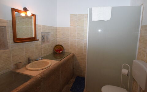 Antica Cascina 191: Wand, Armatur, Bad Sink, Flooring, Fussboden, Badezimmer, Interior Design, Sinken, Zimmer, Installation