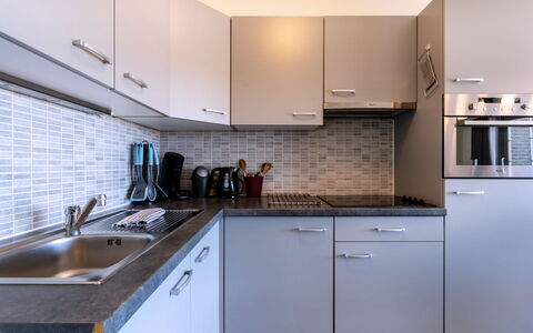 Duinenzicht with Balcony: Countertop, Küche, Küchengerät, Cabinetry, Spüle, Major Appliance, Sinken, Armatur, Interior Design, Flooring