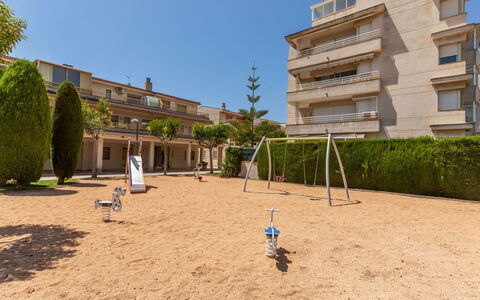 Maritim: Wohngebiet, Wohnung, Schatten, Eigentumswohnung, Estate, Garten, Landscaping, Garten, Balkon