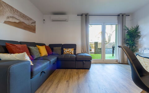 Rosa Dels Vents: Interior Design, Möbel, Flooring, Fussboden, Couch, Holz, Holzboden, Decke, Wohnzimmer, Zimmer