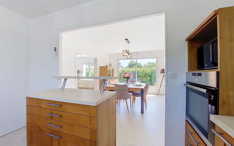 Fourchaud: Möbel, Flooring, Interior Design, Fussboden, Countertop, Cabinetry, Holz, Decke, Stuhl, Küche
