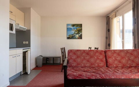 Grasse 612: Gebäude, Wand, Fenster, Wohngebiet, Nachbarschaft, Fassade, Haus, \Stadt, Zuhause, Balkon