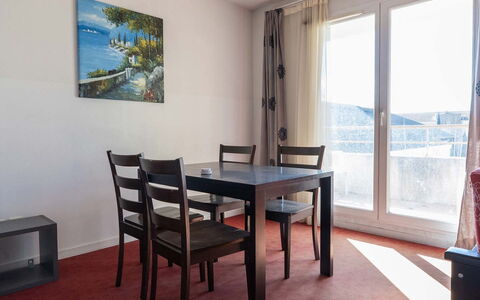 Grasse 612: Gebäude, Wand, Fenster, Wohngebiet, Nachbarschaft, Fassade, Haus, \Stadt, Zuhause, Balkon
