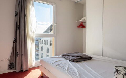 Grasse 612: Gebäude, Wand, Fenster, Wohngebiet, Nachbarschaft, Fassade, Haus, \Stadt, Zuhause, Balkon