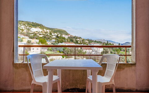 Grasse 613: Gebäude, Wand, Fenster, Wohngebiet, Nachbarschaft, Fassade, Haus, \Stadt, Zuhause, Balkon
