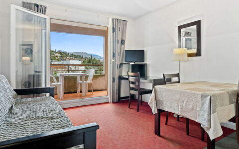 Grasse 613: Gebäude, Wand, Fenster, Wohngebiet, Nachbarschaft, Fassade, Haus, \Stadt, Zuhause, Balkon