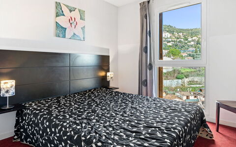 Grasse 613: Gebäude, Wand, Fenster, Wohngebiet, Nachbarschaft, Fassade, Haus, \Stadt, Zuhause, Balkon