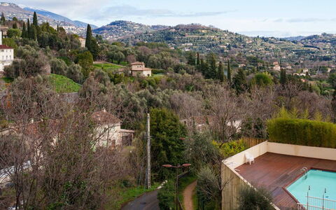 Grasse 613: Gebäude, Wand, Fenster, Wohngebiet, Nachbarschaft, Fassade, Haus, \Stadt, Zuhause, Balkon