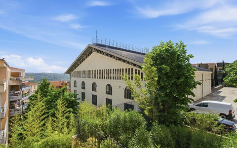 Grasse 615: Gebäude, Wand, Fenster, Wohngebiet, Nachbarschaft, Fassade, Haus, \Stadt, Zuhause, Balkon